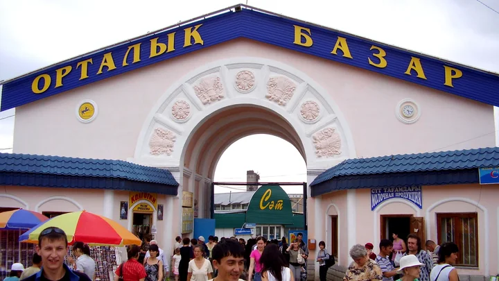 Торговые ряды Центрального рынка в Актобе